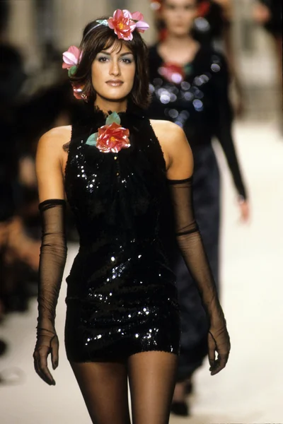 Look 180